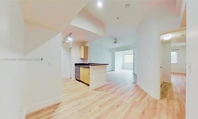 Building Photo - 2544 Centergate Dr Unit 303