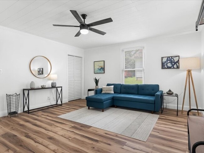 Photo - 160 29th St Pl SW