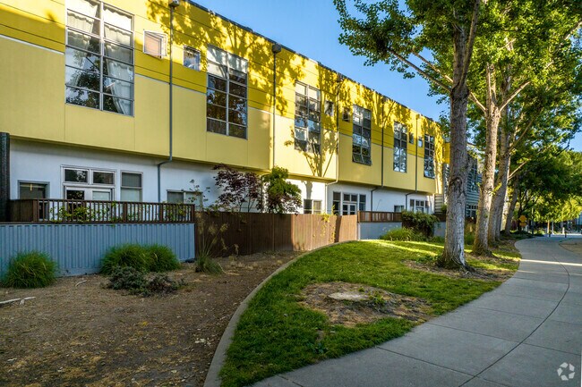 Building Side - Oliver Lofts