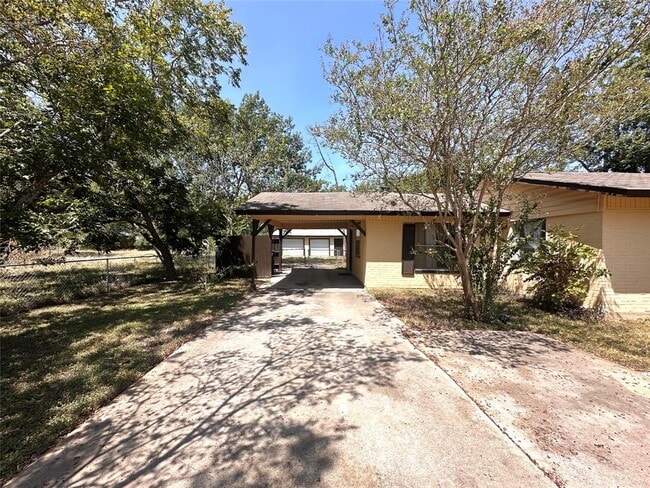 400 Sun Bonnet Dr