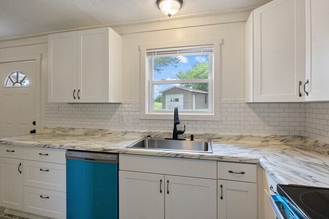 Photo - 185 Storage Rd