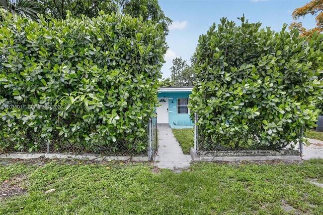 Photo - 6238 Hayes St