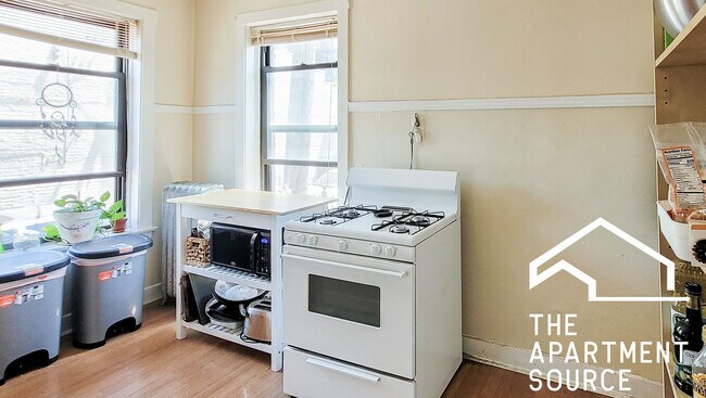 3923 N Keeler Ave Unit 2