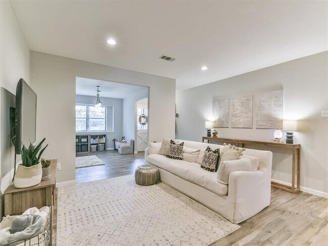 Photo - 401 Reta Dr