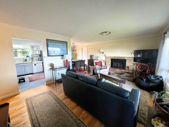 Photo - Spacious 3–4 Bedroom Rambler with Private Studio & Mount Baker Views