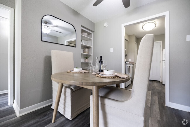 2BR, 2 BA - 800SF - Dining Area