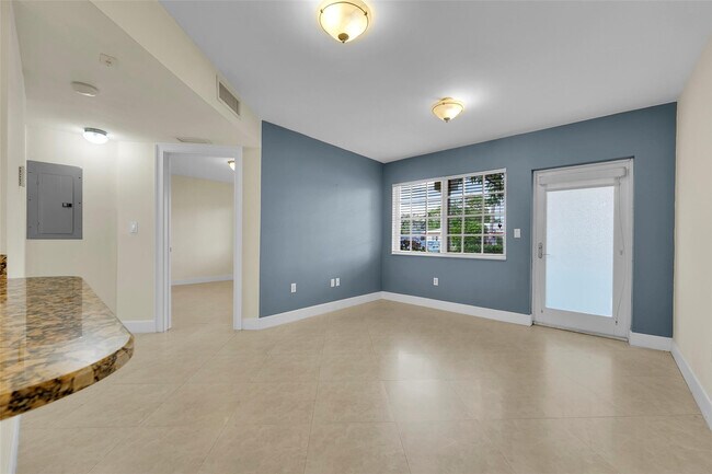 Photo - 410 SW 15th St Unit 103