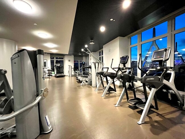 Gimnasia - 100 Lovejoy Wharf Unidad 8M