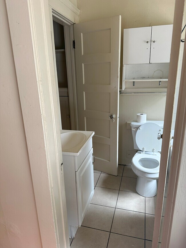 Photo - 1002 Virginia Pl