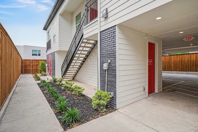 Photo - 2217 N Fitzhugh Ave Unit 206