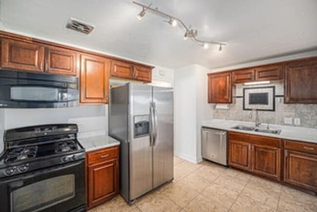 Photo - 1530 W Berkeley Pl