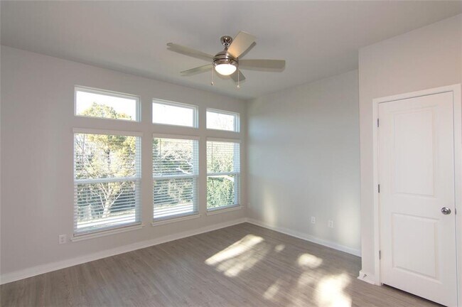 Photo - 605 W South St