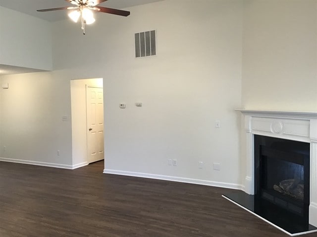 Photo - 2512 Walnut Tree Ln