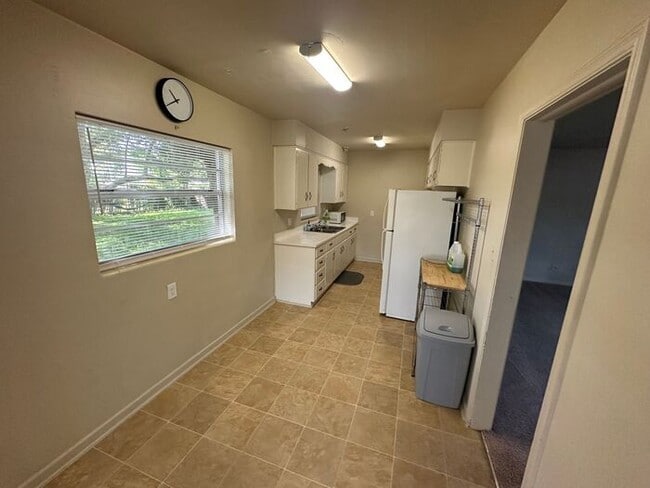 Photo - Beautiful 3 bedroom, 2 bath home located i...