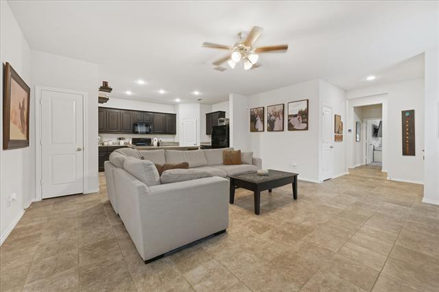 Photo - 585 Concho St