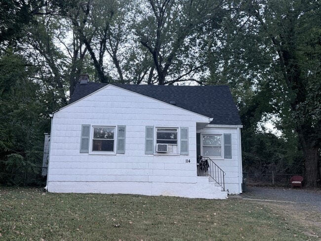 114 S Lee St
