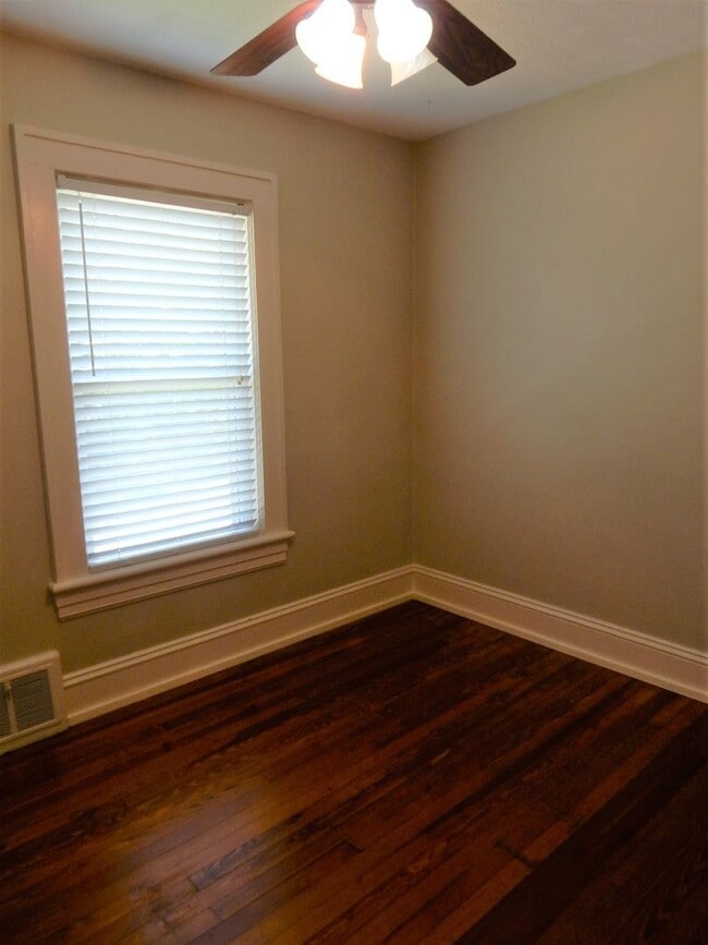 Grandin Court Foursquare convenient to SW Rental House Rental in