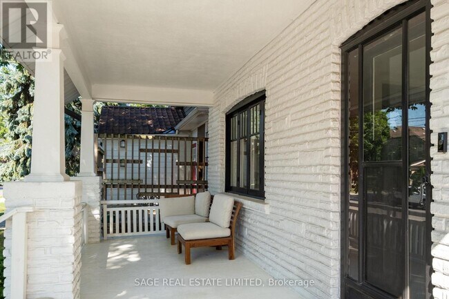 Photo - 162 John St
