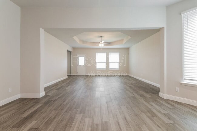 Photo - 1121 Knightsbridge Rd