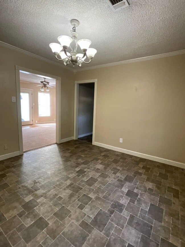 Photo - 901 Dennis Ave