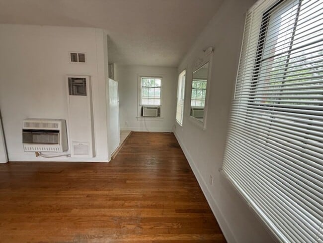 Photo - 618 Santos St