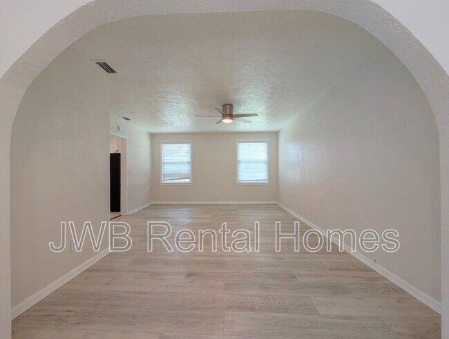 Photo - 646 Stanwick Rd