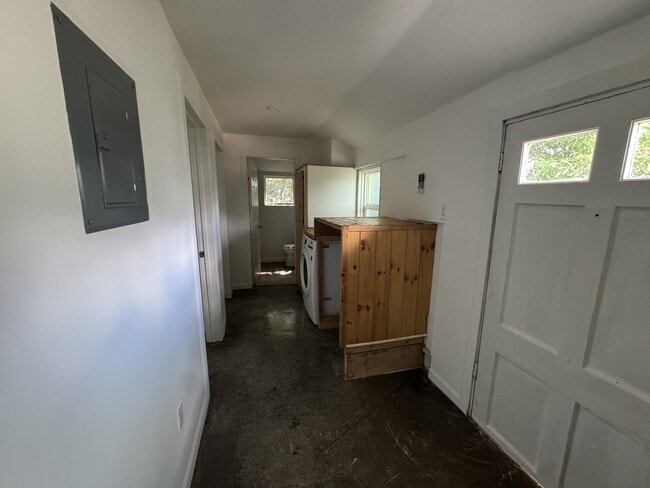 405 E North St
