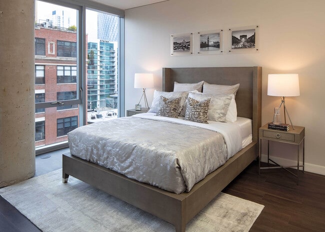 Spacious main bedroom