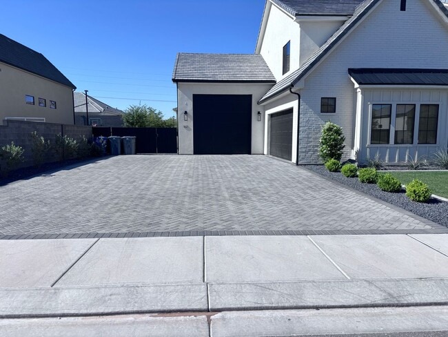 Photo - Gorgeous 5 bed | 3.5 bath |  Custom Home with RV Garage in Tonaquint!