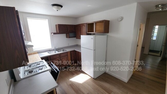 Building Photo - S7559 US-12 Unit H5