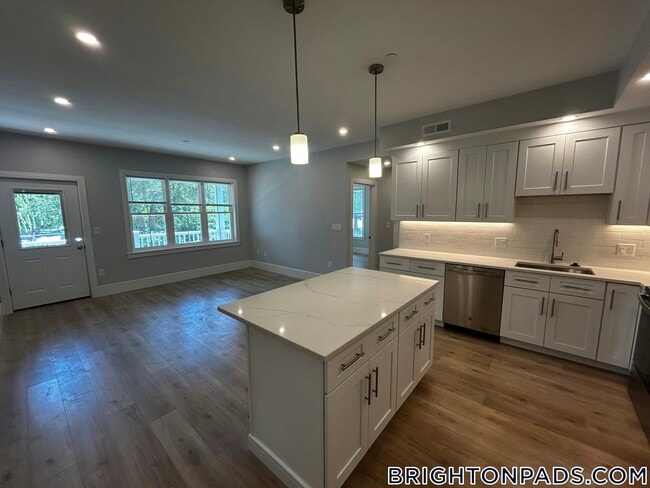 Photo - 124 Kenrick St Unidad 4