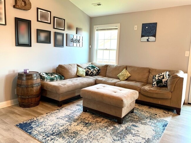 Photo - 200 Buckshot Dr