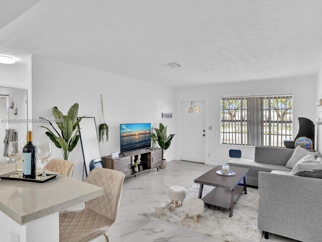 Photo - 1092 SW 3rd St Unit 1092