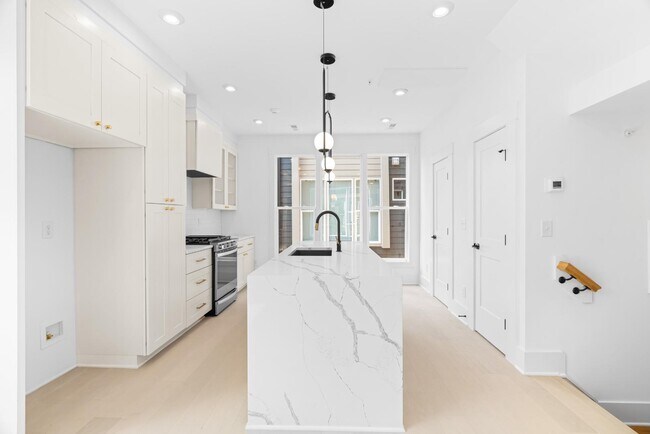 Photo - 10 Seawell Ave