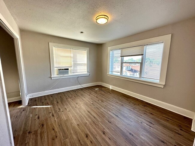 Pet Friendly - Completely Renovated 2nd Fl... - Pet Friendly - Completely Renovated 2nd Fl... Apartment Unit 12