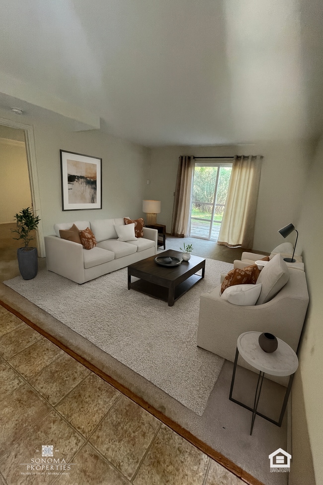 Building Photo - Spacious One Bedroom Lower Level Duplex