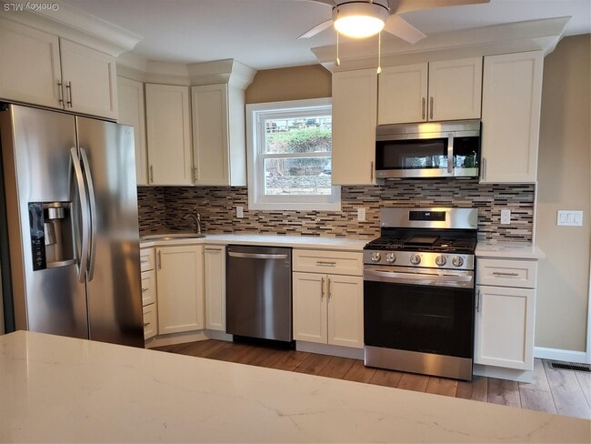 Photo - 128 Bayville Ave