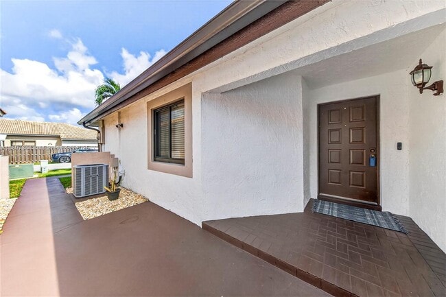 Photo - 15140 Bristol Ln