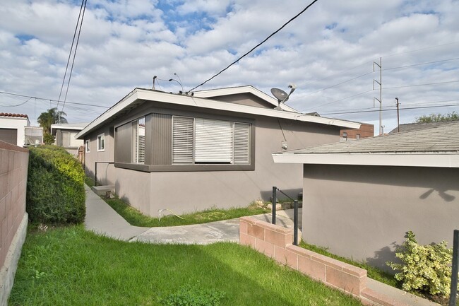 Building Photo - w4521 Unit 4519