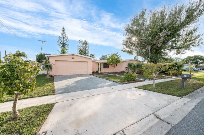 5 BR/3BA pool home in Merritt Island- NO HOA! - 5 BR/3BA pool home in Merritt Island- NO HOA!