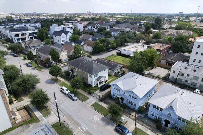 Building Photo - 3409 La Branch St Unit False