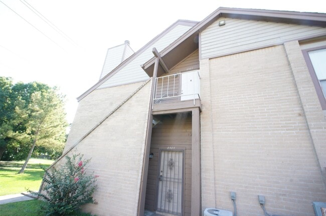 Building Photo - 8587 Sands Point Dr Unit 106 Rental