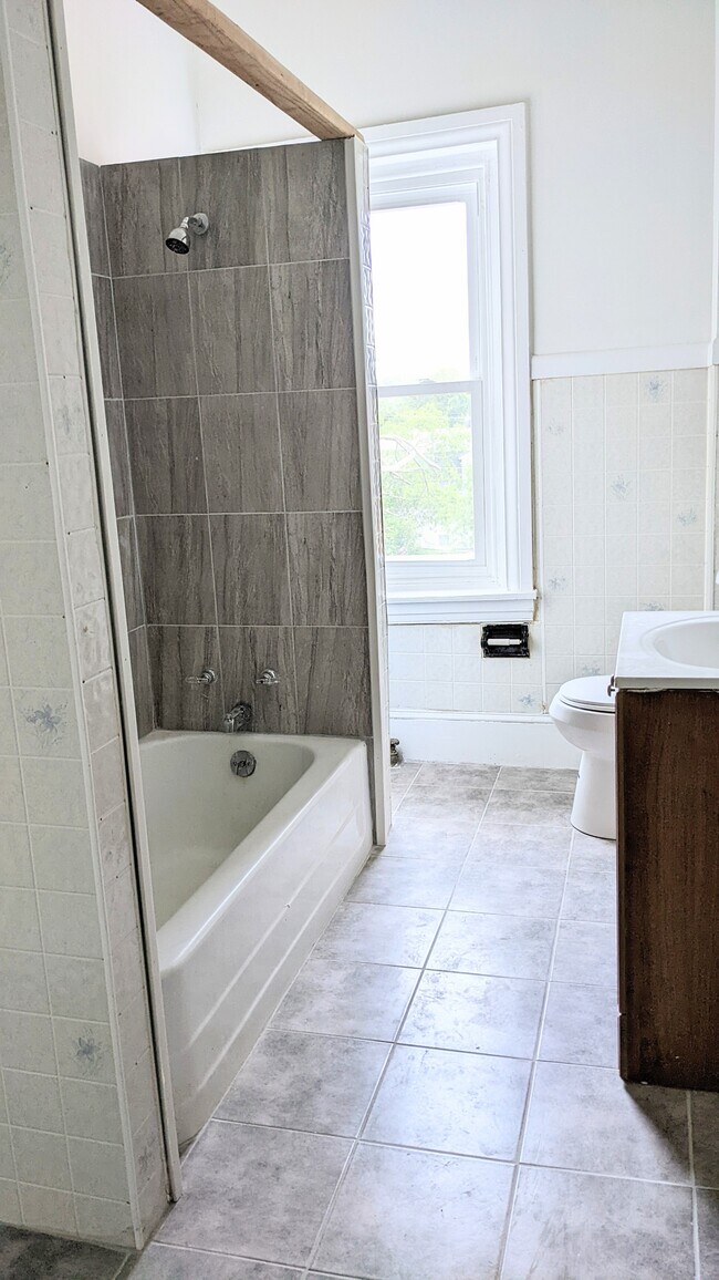 Photo - 802 DeKalb St