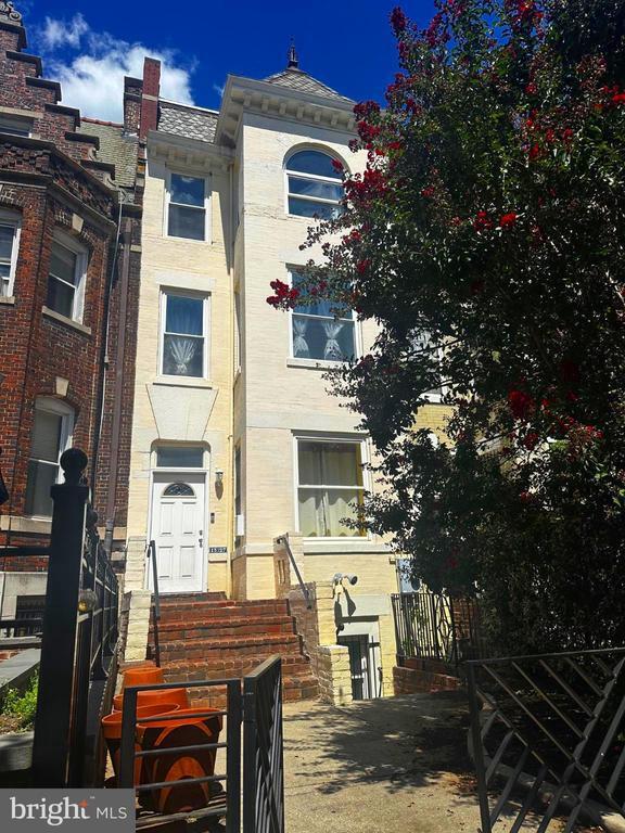 Building Photo - 1327 Harvard St NW Rental