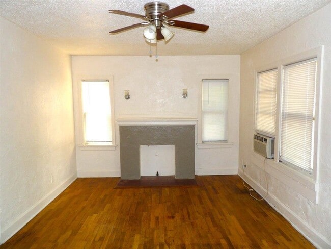Photo - 407 NW 6th St