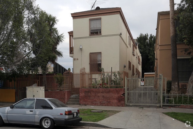 Building Photo - 820-830 1/2 S. Serrano Ave Rental