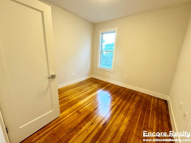 Photo - 147 E Cottage St Unit 1