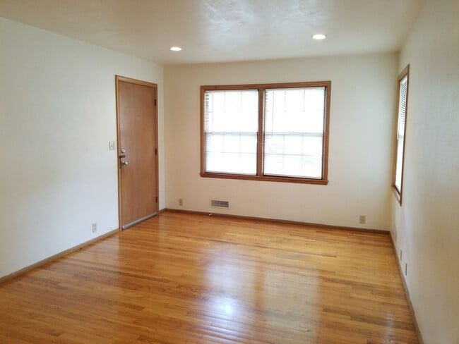 Photo - 2 bdrm, 1.5 bath duplex with flexible possession!