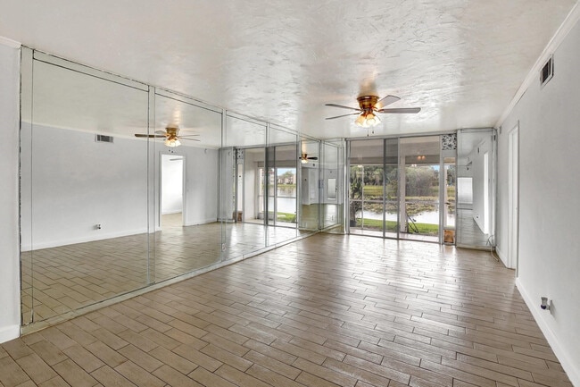 Photo - 9400 N Hollybrook Lake Dr Unit 105