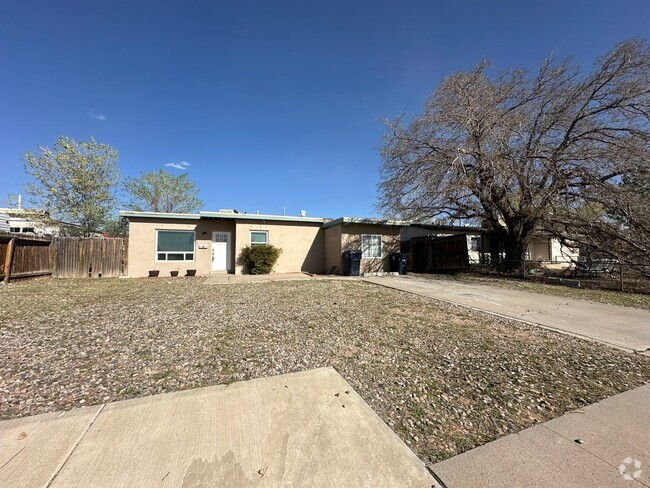 Building Photo - 2 Bed 1 bath Rental